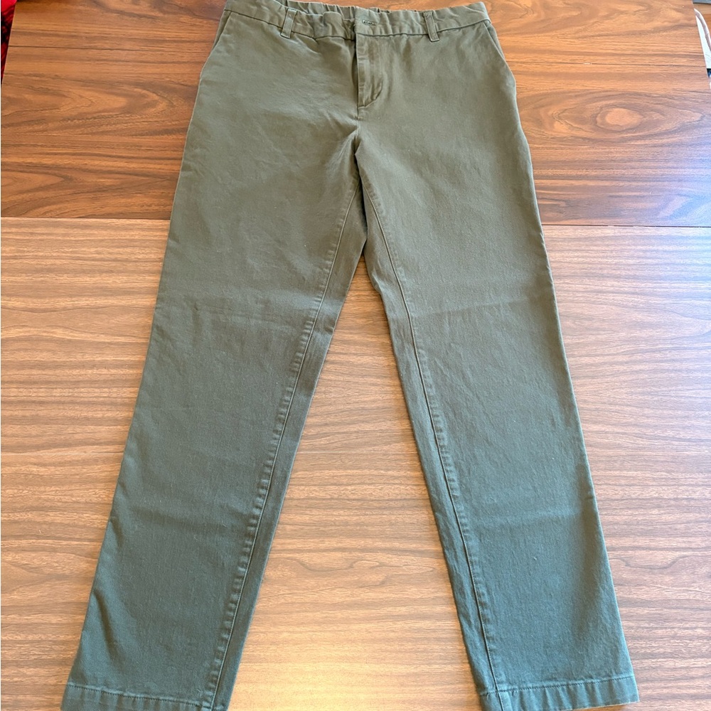 Chic Olive Green Stretch Cropped Chino